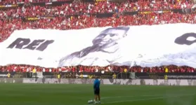 Bandeirão foi uma das homenagens a Pelé antes da Supercopa do Brasil