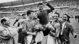 Com a morte de Fontaine (centro), restam apenas três jogadores franceses daquele time épico de 1958. São eles Dominique Colonna, Robert Mouynet e Bernard Chiarelli.