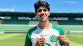 Em 2022, ao lado do técnico Marcelo Cabo, o meia Betinho atuou na Chapecoense-SC