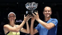Luisa Stefani e Rafael Matos vencem nas duplas mistas do Aberto da Austrália.