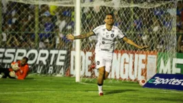 Atacante Fabinho, autor do gol da virada do Clube do Remo, diante do Águia