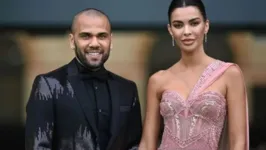 Daniel Alves ao lado da esposa, Joana Sanz