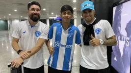 Torcida bicolor, em Manaus, recepcionou a delegação do Paysandu