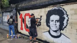 Raul fez questão de deixar sua homenagem gravada no muro do estádio vascaíno