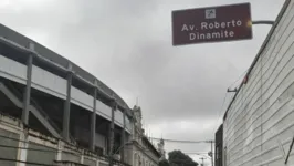 A avenida fica ao lado do Estádio São Januário