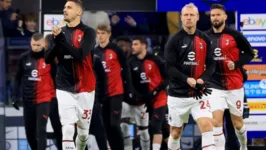 O Milan enfrenta o Torino no Estádio San Siro