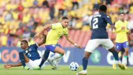 Vitor Roque chegou aos cinco gols na competição