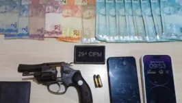 As drogas, arma e os objetos encontrados foram levados para a delegacia da Polícia Civil de Óbidos