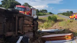 Carro funerário capotou após motorista perder o controle da direção