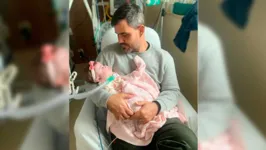 O ator Juliano Cazarré com a filha Maria Guilhermina.