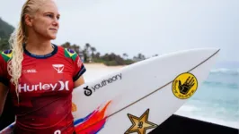 Tatiana Weston-Webb caiu na segunda etapa do Circuito Mundial de Surf