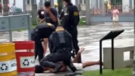 Imagem ilustrativa da notícia Guardas que agrediram jovem na Praça Santuário são afastados