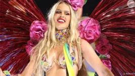 Yasmin Brunet causa polêmica em desfile da Grande Rio