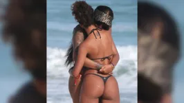 Ludmilla e Brunna Gonçalves trocam beijos em praia do Rio.