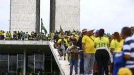 Golpistas durante o ato do dia 8 de janeiro em Brasília