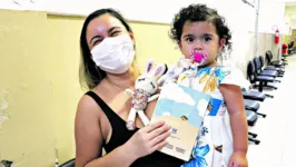 Rafaela Costa levou Ágata para se imunizar e destaca a importância da vacinação