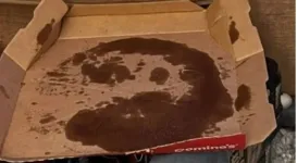 'Jesus' na caixa de pizza. Você vê também?
