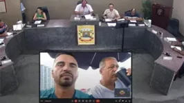 Vereadores Antônio Brandão (PDT) e Bruno Barbosa (Cidadania) participam de chamada de vídeo na praia durante sessão na Câmara