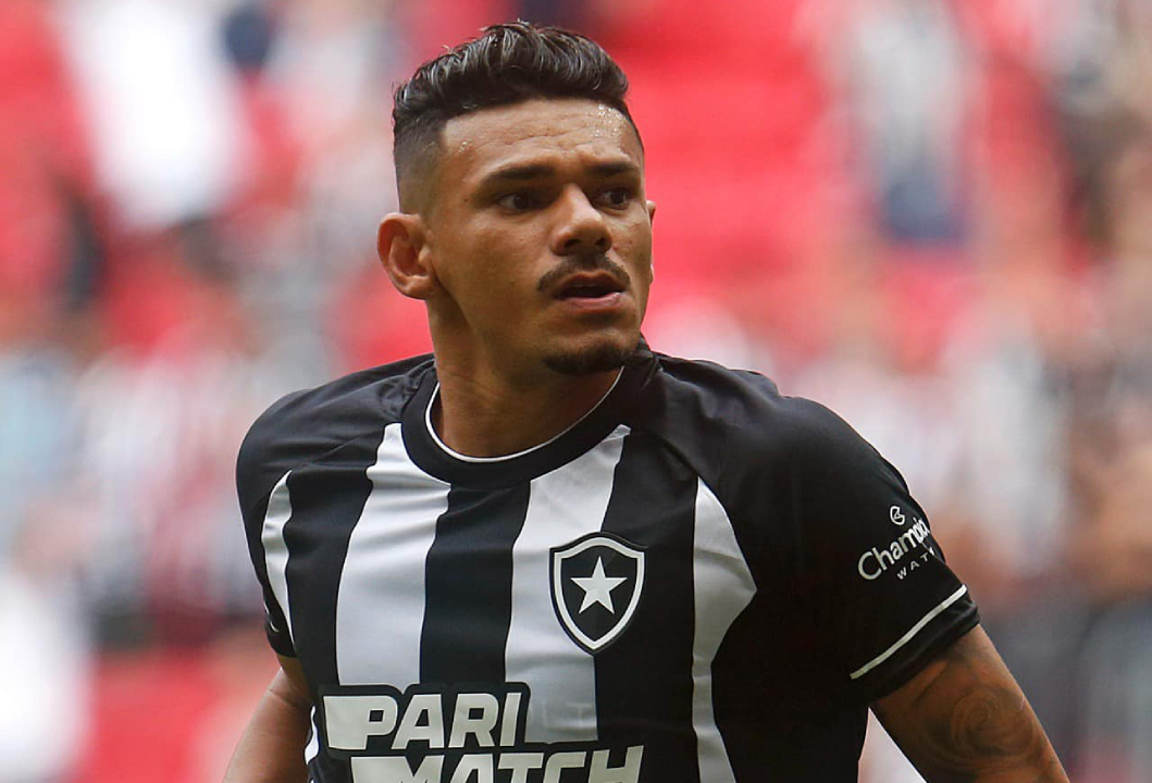 Botafogo goleia Boavista em tarde de homenagens