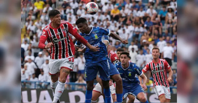 Imagem ilustrativa da notícia São Paulo vence no fim e segue líder do Paulistão