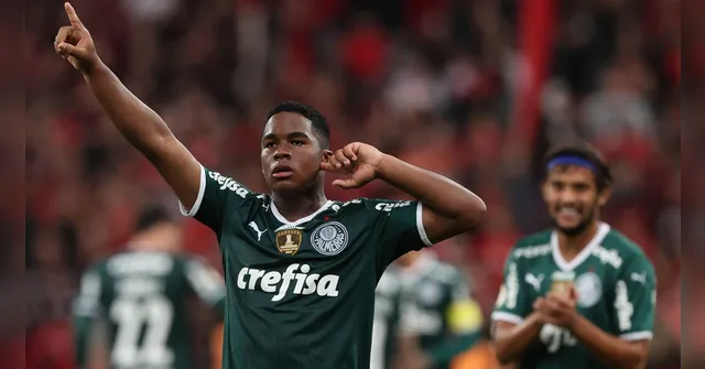 Imagem ilustrativa da notícia Endrick tranquiliza torcida do Palmeiras após choro