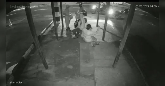 Imagem ilustrativa da notícia Vídeo: passageiros são assaltados em parada de Ananindeua