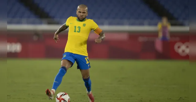 Imagem ilustrativa da notícia Dani Alves estreia em novo time: o da prisão. Saiba como foi