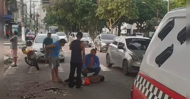 Imagem ilustrativa da notícia Vídeo: homem sobe em árvore para pegar manga, cai e morre
