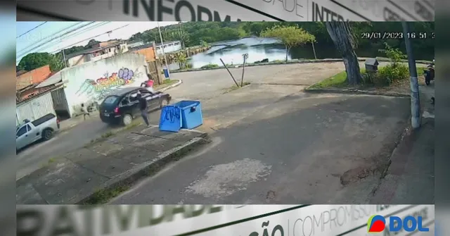 Imagem ilustrativa da notícia Mulher tenta salvar filho e é atropelada por carro roubado