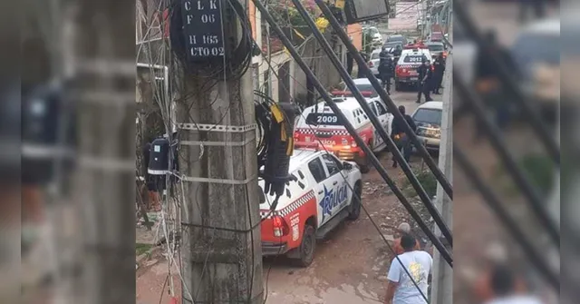 Imagem ilustrativa da notícia Quarteto rouba carro, assalta e faz motorista refém em Belém