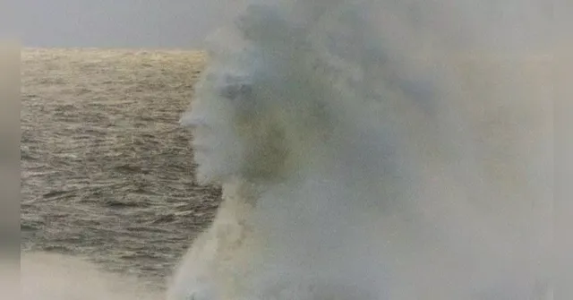 Imagem ilustrativa da notícia Fotógrafo captura "rosto humano" em onda do mar; veja!