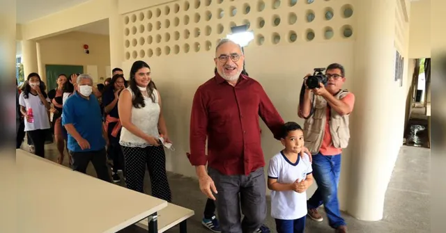 Imagem ilustrativa da notícia Prefeito de Belém alerta venda irregular de itens escolares