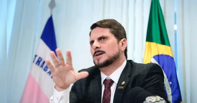 Imagem ilustrativa da notícia Marcos do Val agora diz que família Bolsonaro é "parceiraça"