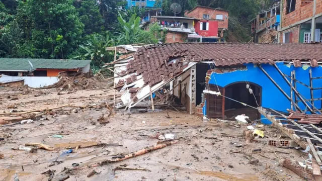 Imagem ilustrativa da notícia SP chega a 44 mortos nas chuvas e entra no 3º dia de buscas