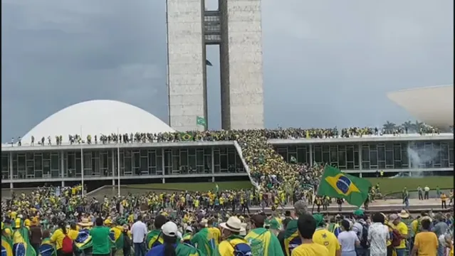 Imagem ilustrativa da notícia Vídeo: Terroristas invadem Congresso, STF e Planalto