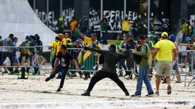 Imagem ilustrativa da notícia Lula e Biden conversam sobre atos golpistas no Brasil