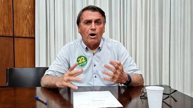 Imagem ilustrativa da notícia CGU vai retirar sigilo de cartão de vacinação de Bolsonaro