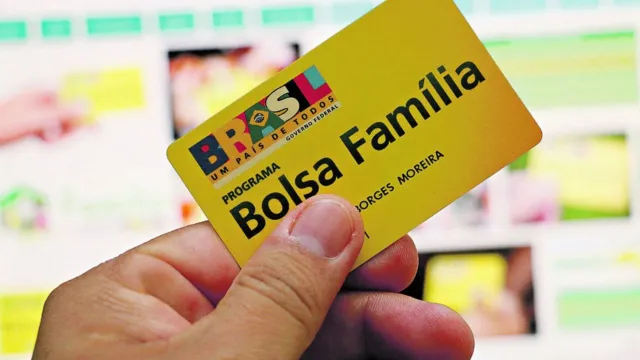 Imagem ilustrativa da notícia Bolsa Família: governo estuda valor para famílias maiores
