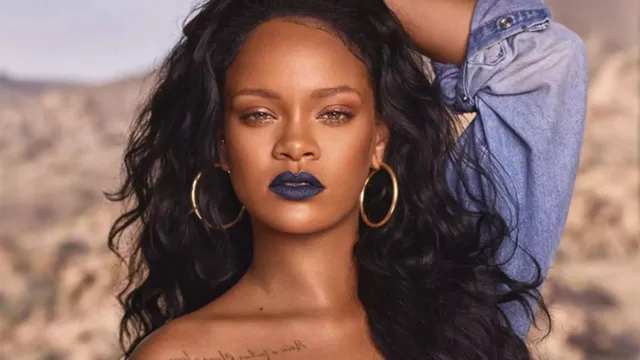 Imagem ilustrativa da notícia Rihanna é criticada por usar casaco de pele em balada