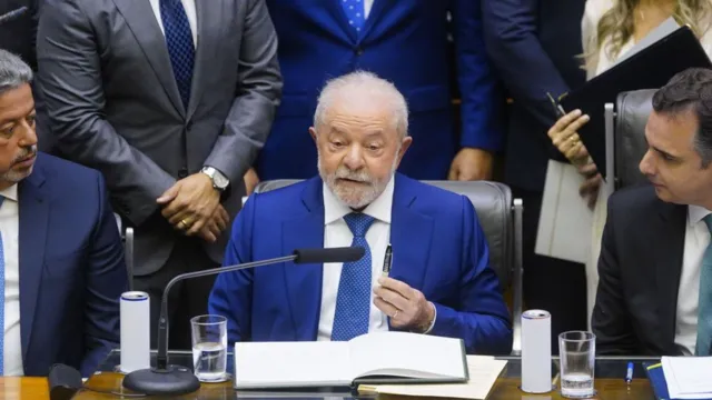 Imagem ilustrativa da notícia Lula convoca reunião de emergência com governadores