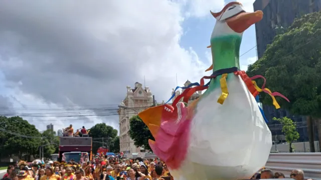 Imagem ilustrativa da notícia Vídeo: Bloco “Pato de Máscara” invade as ruas de Belém