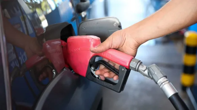 Imagem ilustrativa da notícia Governo anuncia reoneração sobre a gasolina de R$ 0,47