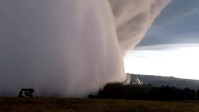 Imagem ilustrativa da notícia Vídeo: Homem regista ‘paredão’ de nuvem no Paraná