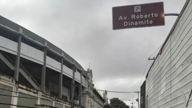 Imagem ilustrativa da notícia Avenida em homenagem a Roberto Dinamite é inaugurada no RJ