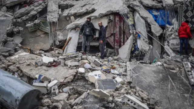 Imagem ilustrativa da notícia Terremoto: já são 2.700 pessoas mortas na Turquia e na Síria