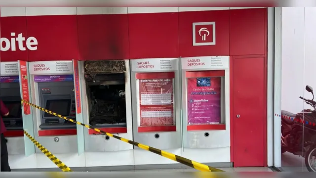 Imagem ilustrativa da notícia Vídeo: homem incendeia agência bancária em Belém