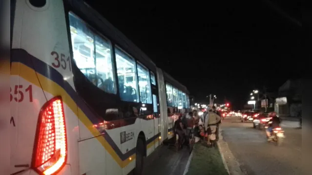 Imagem ilustrativa da notícia Homem é atropelado por ônibus do BRT na Augusto Montenegro