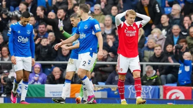 Imagem ilustrativa da notícia Everton surpreende e quebra invencibilidade do líder Arsenal