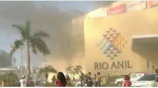 Imagem ilustrativa da notícia Shopping do MA cobrou estacionamento em meio a incêndio 