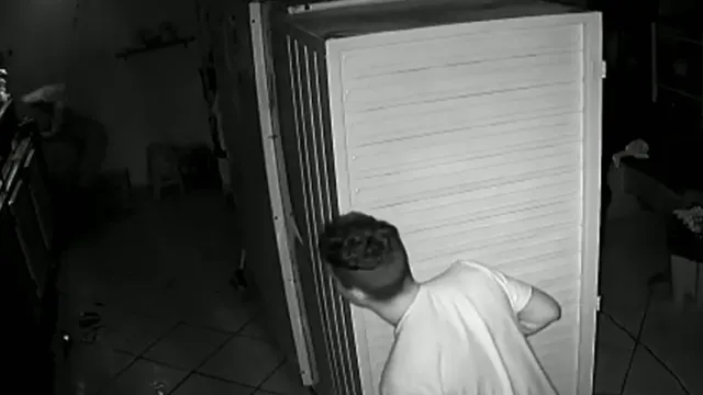 Imagem ilustrativa da notícia Arrependido, ladrão devolve produtos após roubar padaria